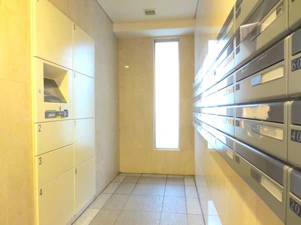 Kitchen. The e-mail corner there is also happy home delivery box to single people.