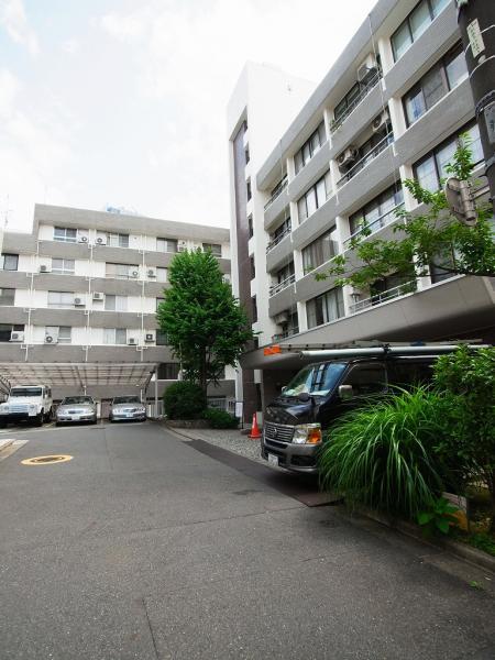 Local appearance photo. Large-scale repair work carried out already. Very beautiful well-managed state.