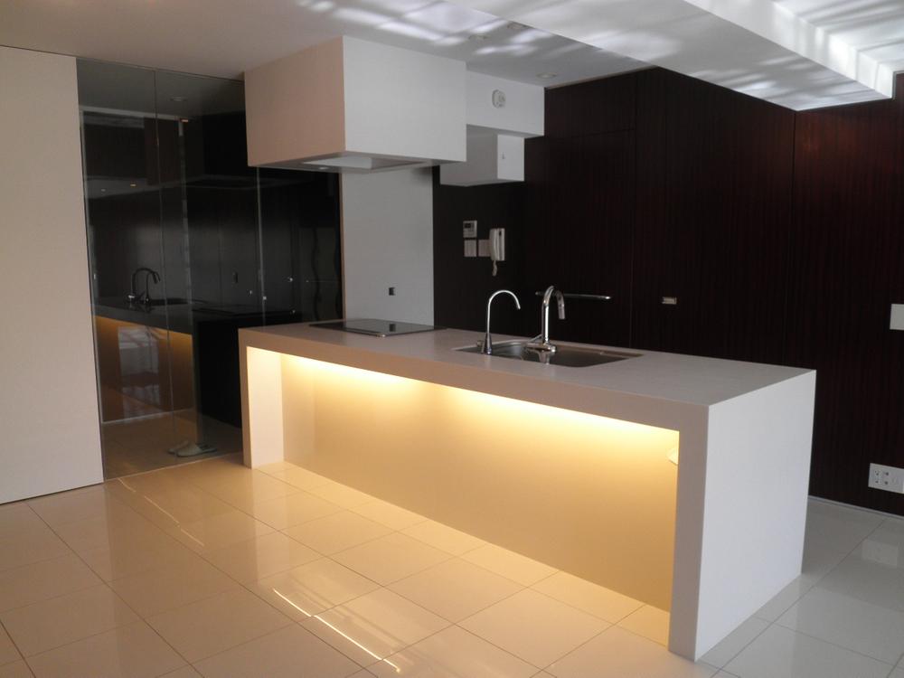 Kitchen. ◇ large island kitchen ◇