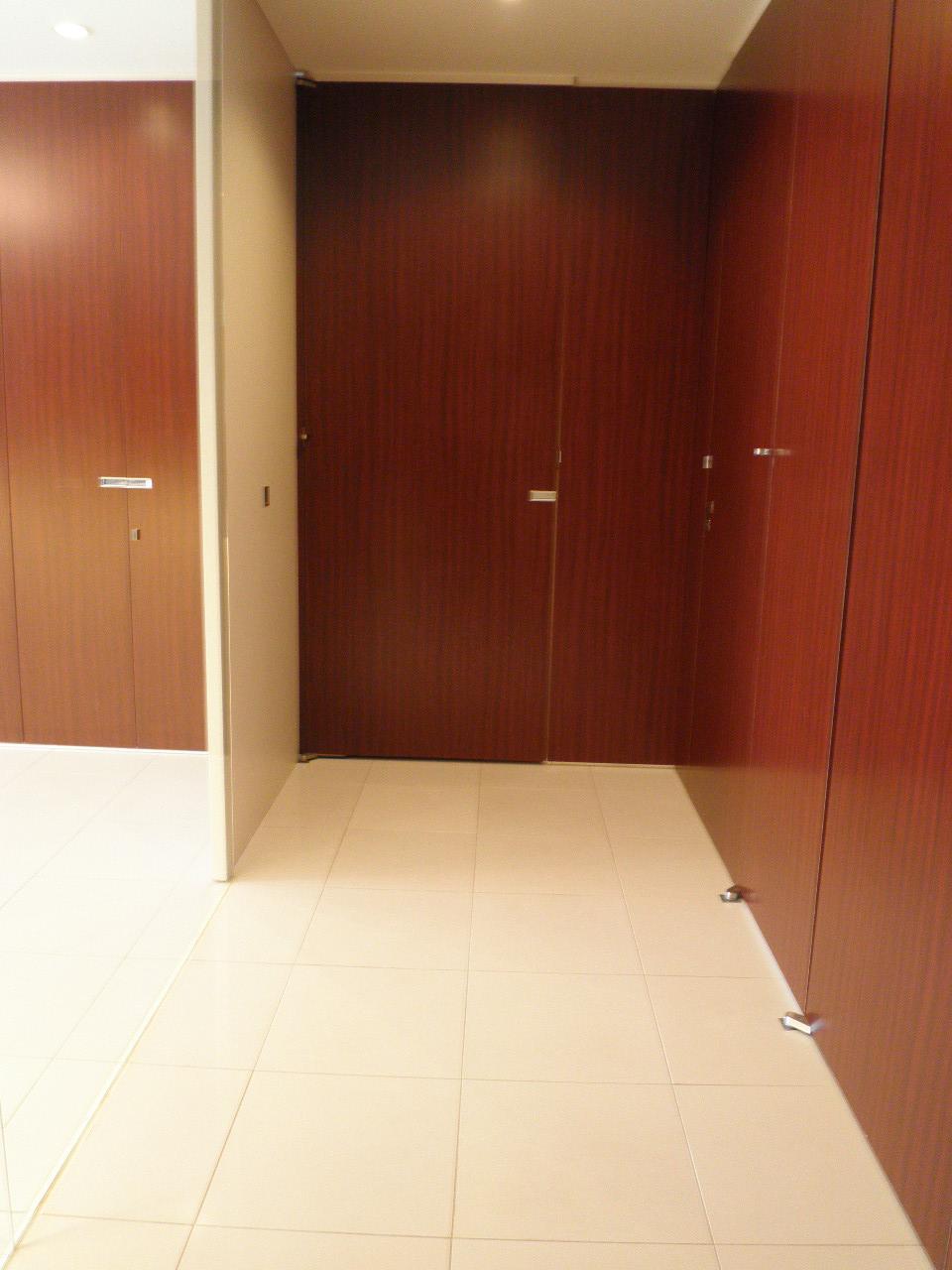 Other introspection. ◇ is between the hallway and the LDK partition due to the glass wall ◇