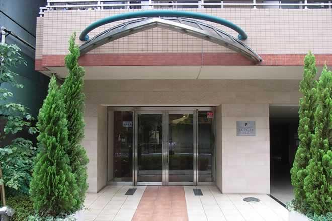 Entrance. Green «entrance» planting also vivid. It has been tightly managed.