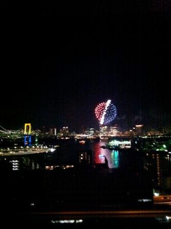 View photos from the dwelling unit. You can see the Odaiba of fireworks