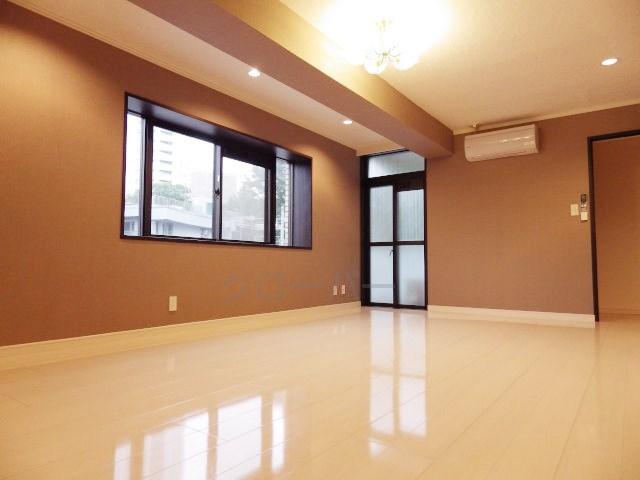 Non-living room. Master bedroom