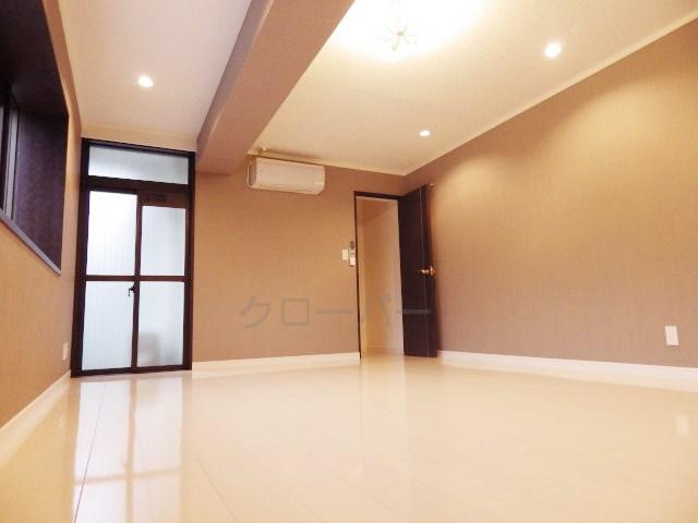 Non-living room. Master bedroom