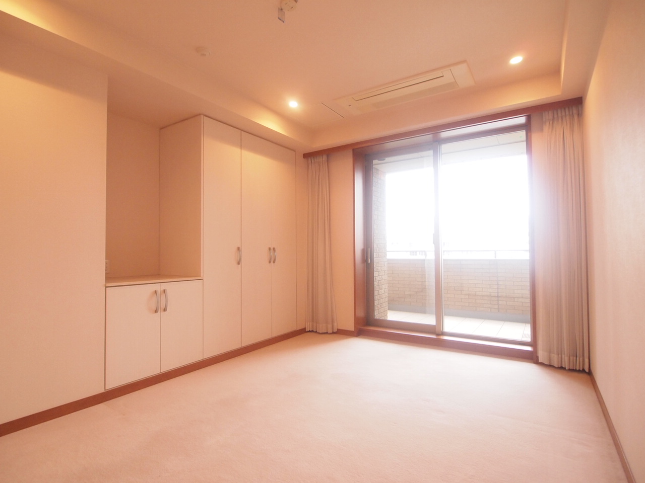 Other room space. 7.5 tatami of Western-style room facing south