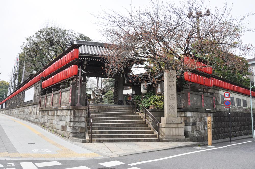 Streets around. 880m to Toyokawa Inari Shrine