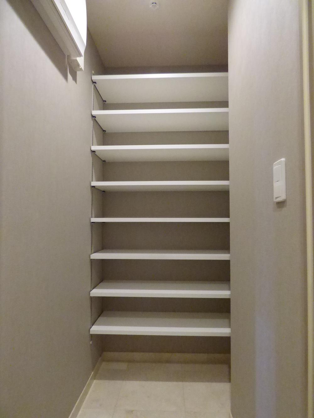 Receipt. Shoes closet