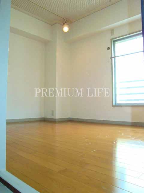 Non-living room.  [Soundproof room] About 6 Pledge With storage of the soundproof room.