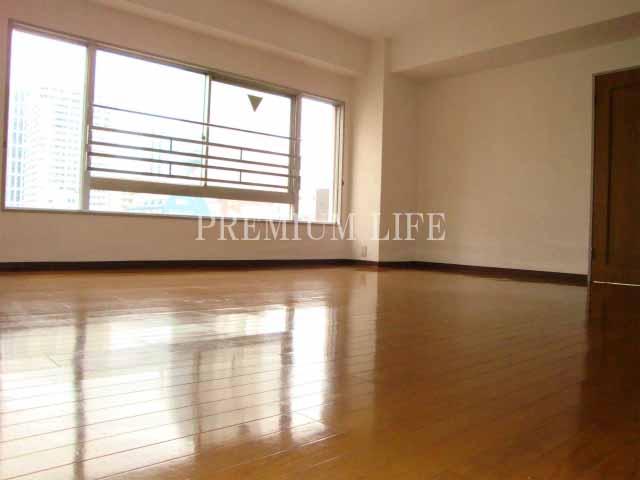 Living.  [living] Facing east ・ About 18 Pledge of spacious LDK