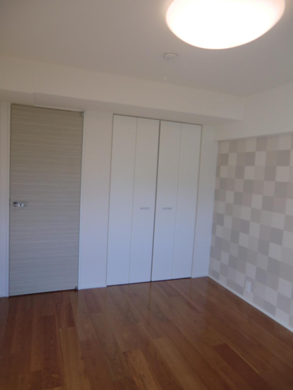 Non-living room. Indoor (12 May 2013) Shooting