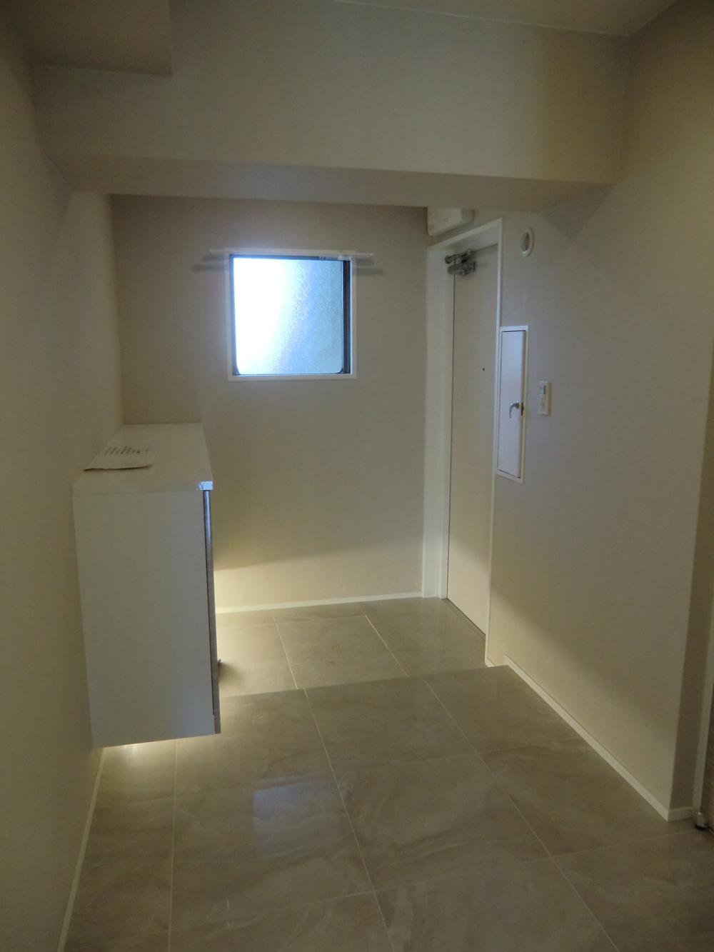 Entrance. Local (12 May 2013) Shooting