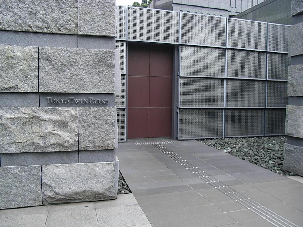 Entrance. Common areas