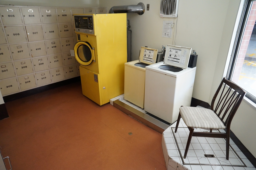 Other common areas. Launderette. Laundry is Jose also on the roof. 