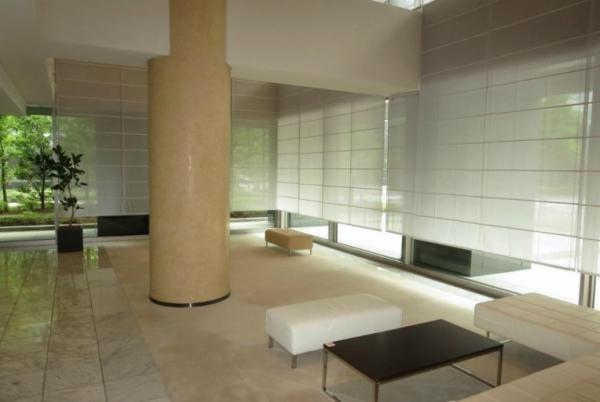 Entrance. Common areas