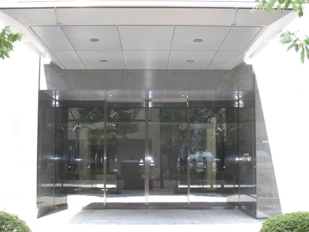 Entrance. Common areas