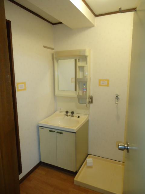 Wash basin, toilet. Indoor (10 May 2013) Shooting