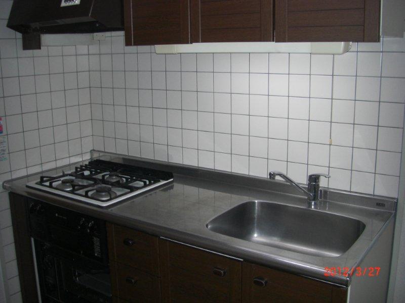 Kitchen. Built-in 3-burner stove ・ Single lever faucet exchange ・ Kitchen storage