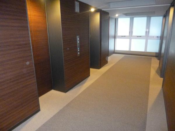 Other common areas. Pictures - other common areas elevator before the state The inner corridor hotel like