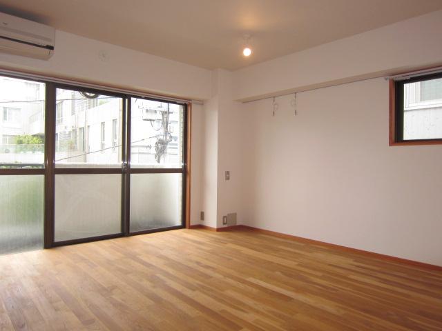 Non-living room. Indoor (10 May 2013) Shooting