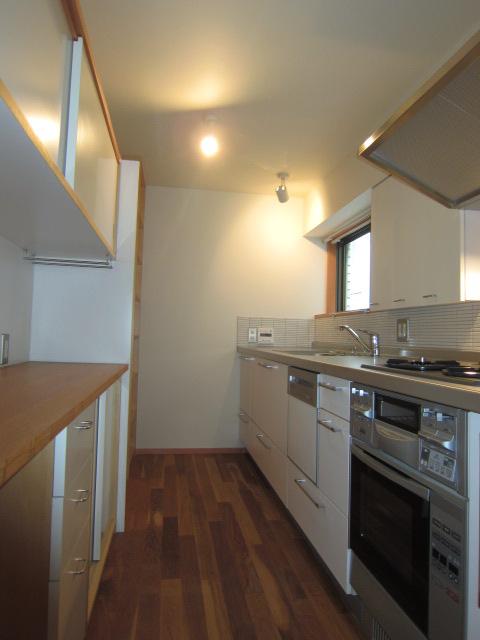 Kitchen. Indoor (10 May 2013) Shooting