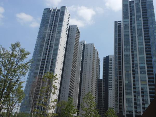 Local appearance photo. It is 2090 units large-scale apartments, such as one of the city.