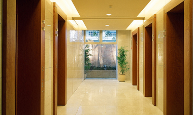 Shared facilities.  [Elevator hall that was determined the style] The marble on the floor of the elevator hall, Adopting the Rosewood in elevator door. Like, such as the City Hotel, It produces a modern comfort and style.