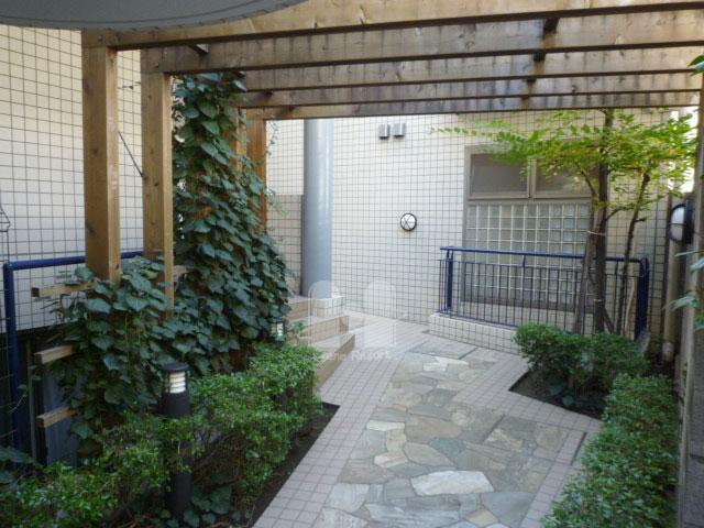 Other common areas. Patio of sunshine filtering through foliage is in a nice auto-lock. This space Tsukai is luxury at this location.