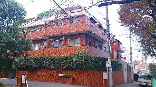 Local appearance photo. Local (12 May 2013) Shooting, A quiet residential area. The third floor corner room, Day is good