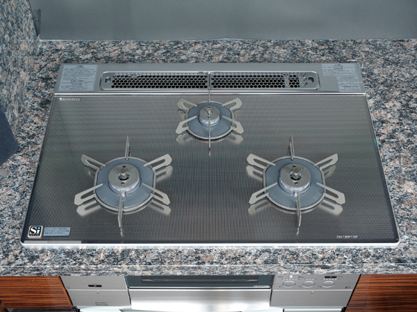 Kitchen.  [Glass top gas stove] It combines functionality and design, Easy to clean. Other cooking functions such as temperature regulation, Also it has excellent safety, etc. forgetting to turn off prevention. (Same specifications)