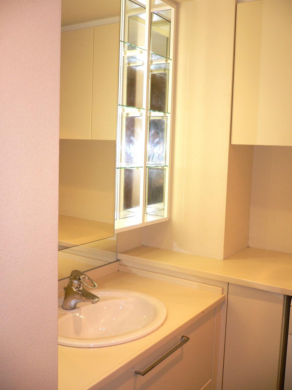 Wash basin, toilet. Indoor (10 May 2013) Shooting