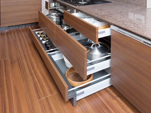 Kitchen.  [Slide storage (with soft-close)] Pots and dishes in the kitchen, Slide storage that can organize the bottle, and the like efficiently. Austria ・ Adopted Blum Inc. rail, It can quiet and smooth opening and closing by simply pressing lightly.