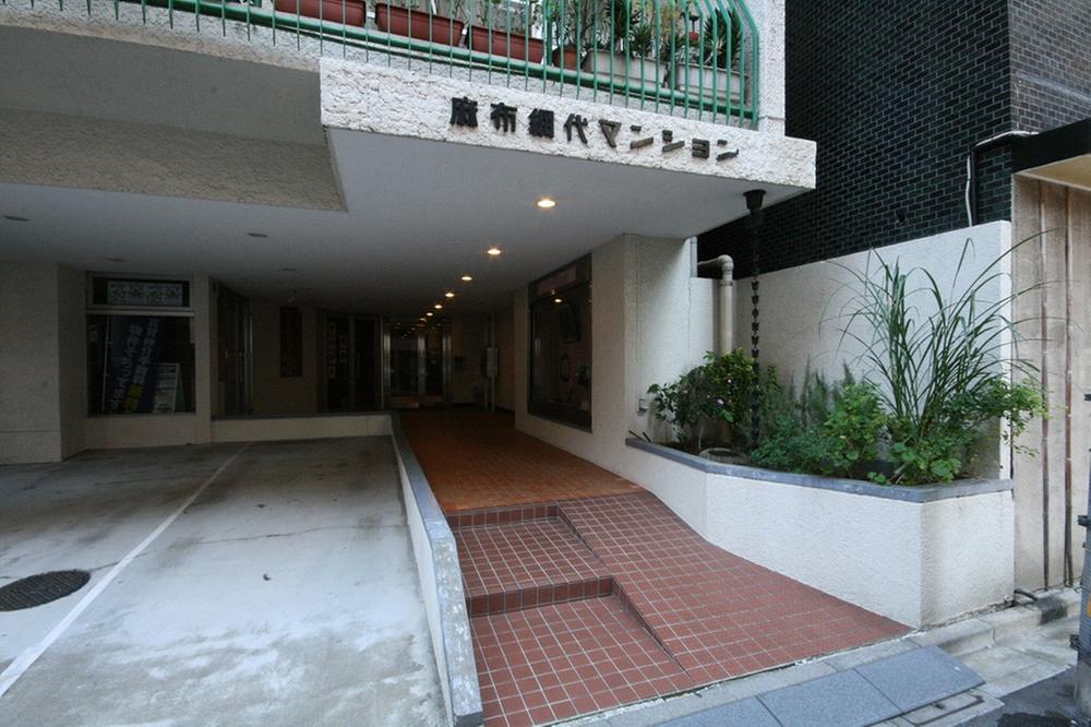 Entrance. Azabu Juban 2-minute walk from the!