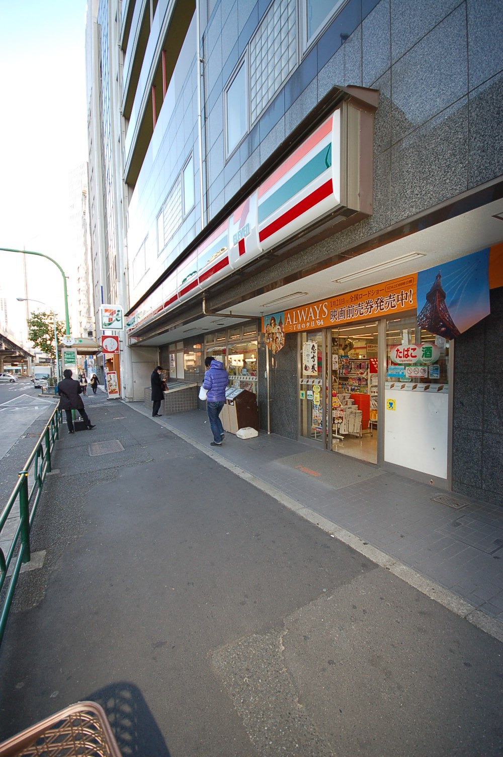 Convenience store. Seven-Eleven Roppongi 3-chome up (convenience store) 157m