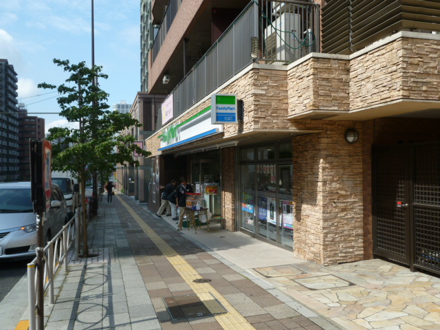 Convenience store. 30m to Family Mart (convenience store)