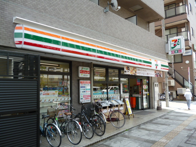 Convenience store. 50m until the Seven-Eleven (convenience store)