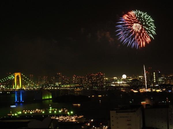 View photos from the dwelling unit. Rainbow Bridge ・ Tokyo Bay Hana fire tournament views.