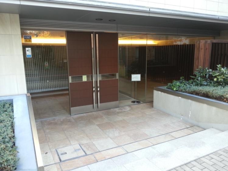 Entrance. Common areas