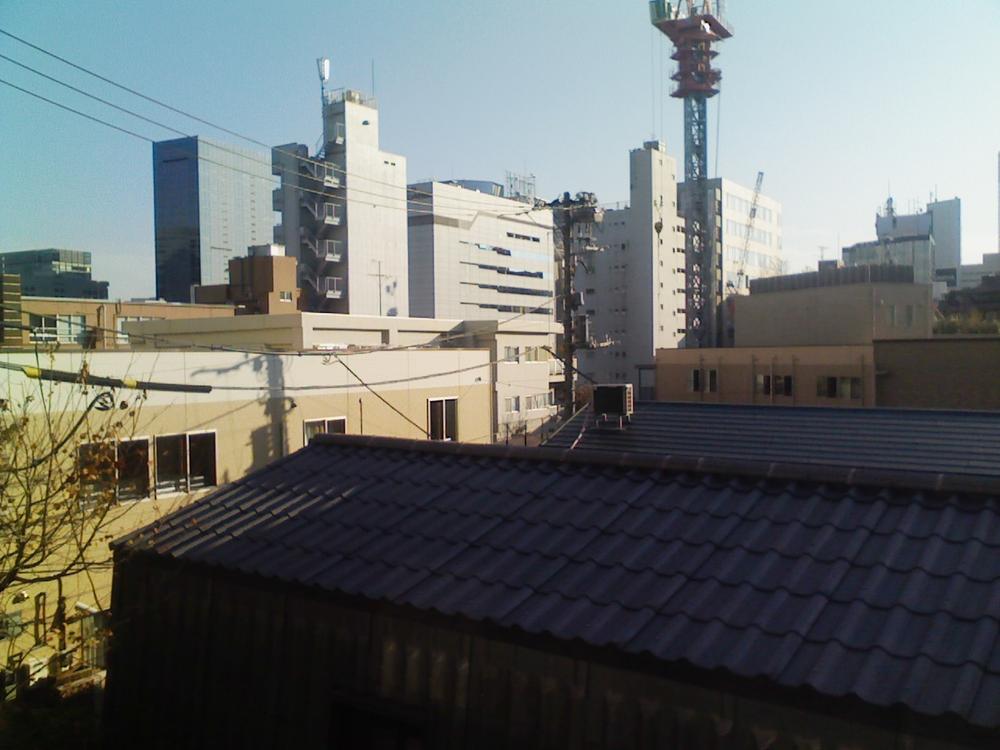 View photos from the dwelling unit. View from the living-dining to the southeast side of direction (12 May 2013) Shooting