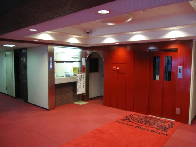 Entrance. Common areas