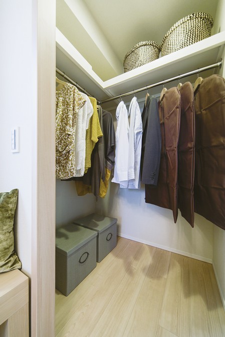 Western-style 1 of the walk-in closet