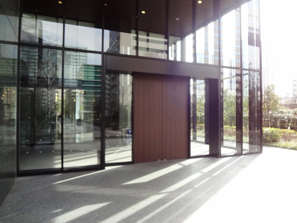 Entrance. Some of the inter-heavy entrance