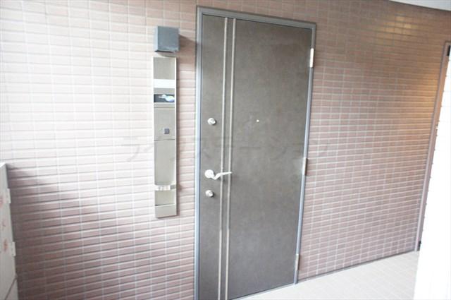 Entrance. Local (December 26, 2013) Shooting