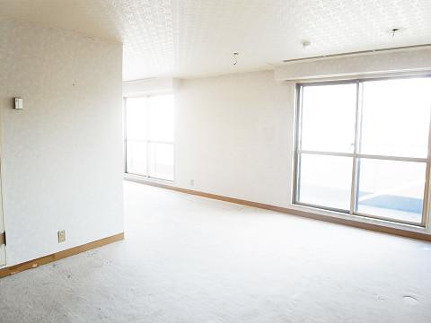 Living. About 18 Pledge or more of living Plug the bright sunlight from the south-east facing window