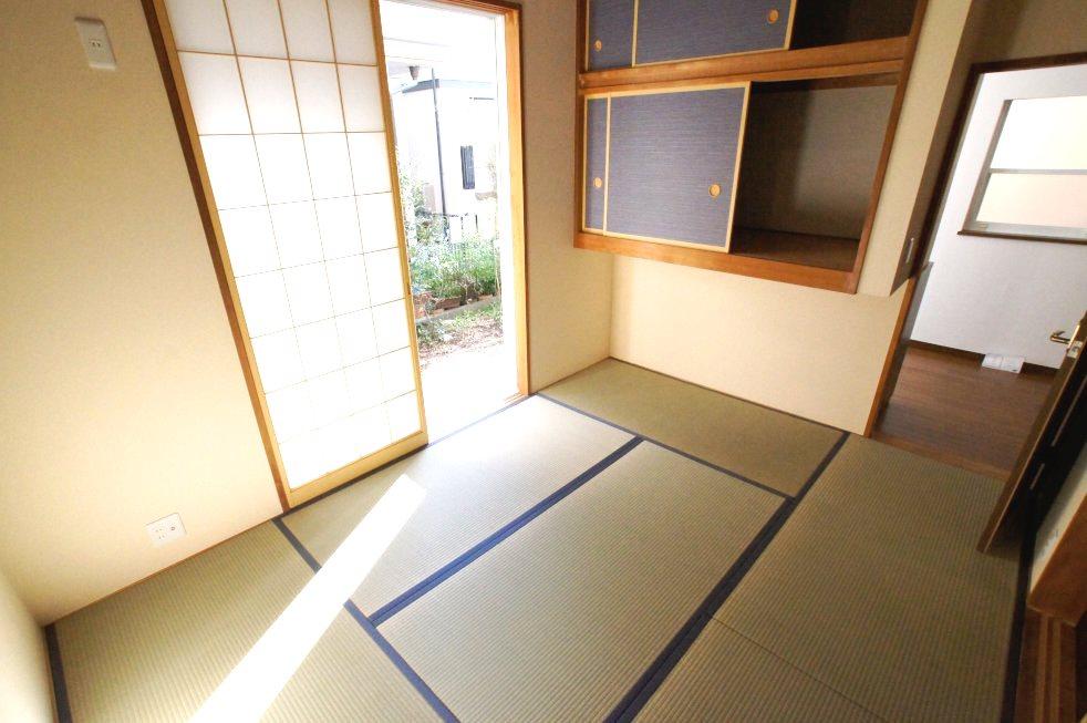 Non-living room. It tatami mat replacement.