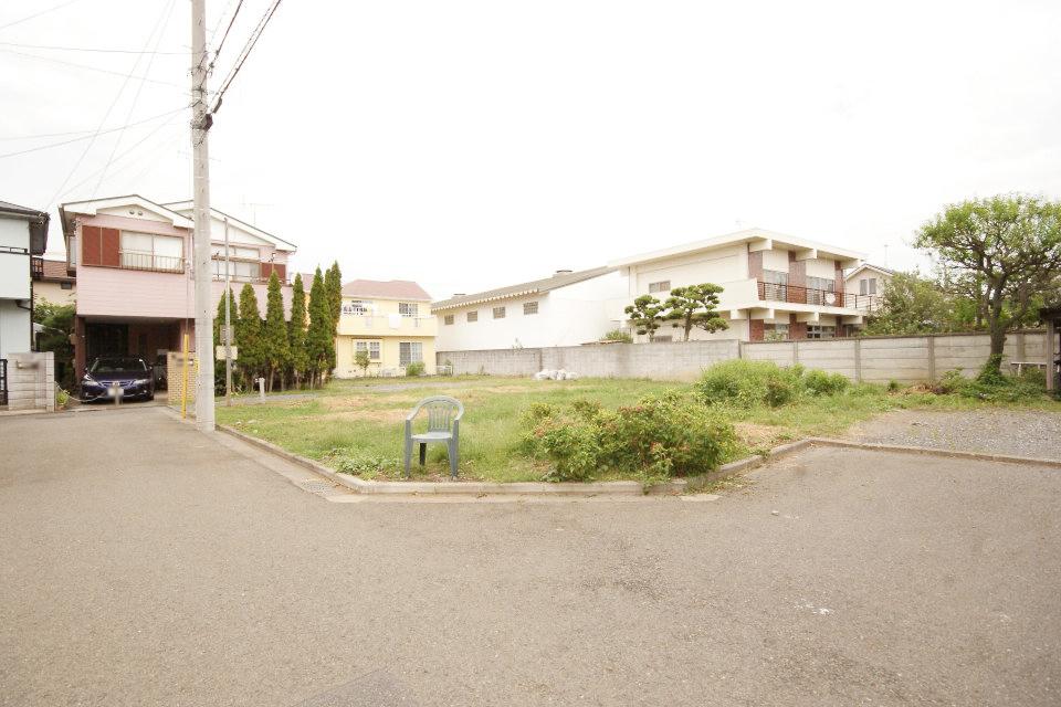 Local land photo. It is available completely free design, such as two-family house. 
