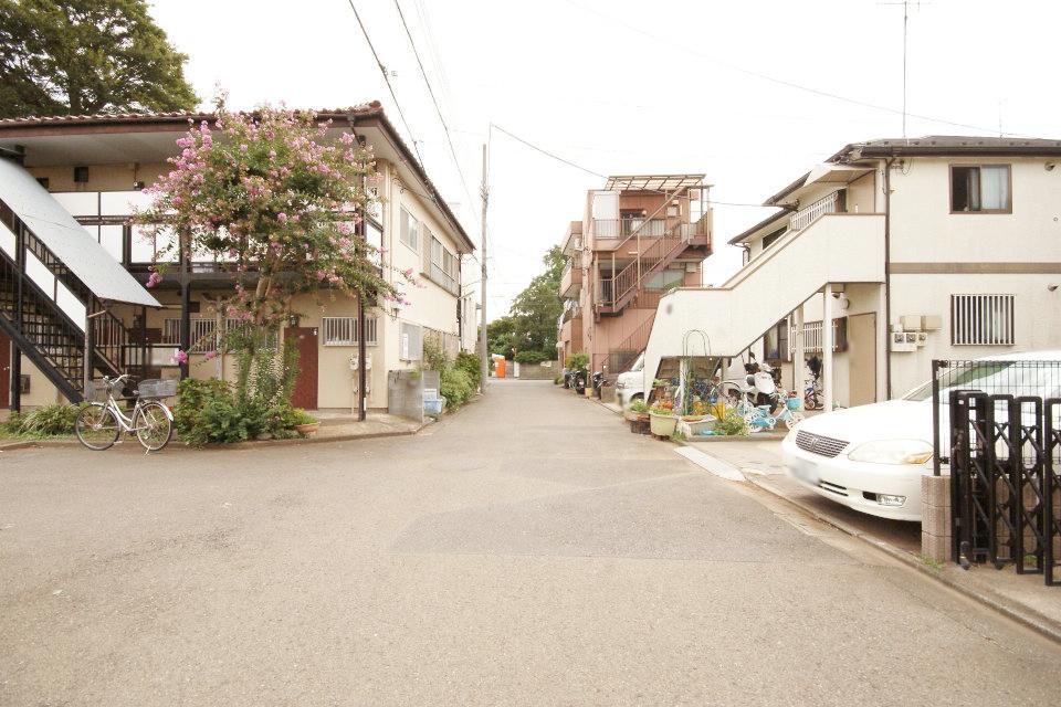 Local photos, including front road. Close Werushia, Denkichi, Commercial facilities such as the Summit will have been enhanced