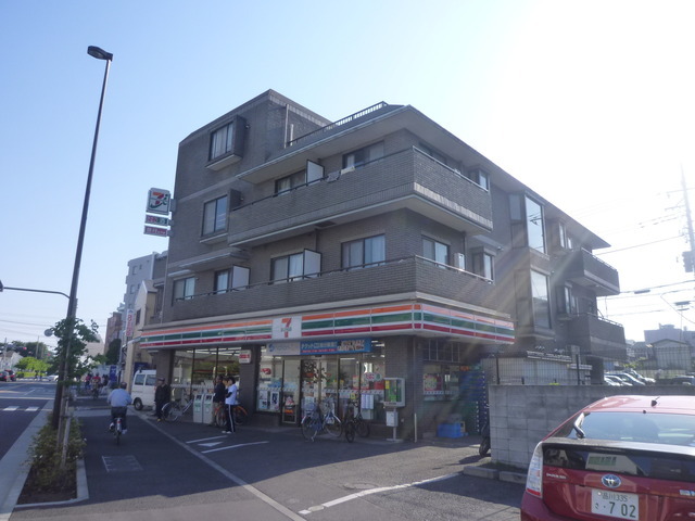 Convenience store. 224m to Seven-Eleven (convenience store)