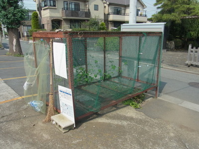 Entrance. Garbage Storage