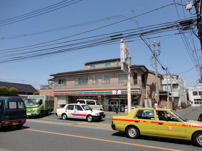 Convenience store. 190m to Seven-Eleven (convenience store)