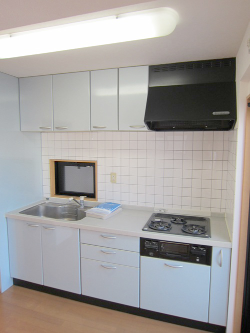 Kitchen. 3-burner stove kitchen